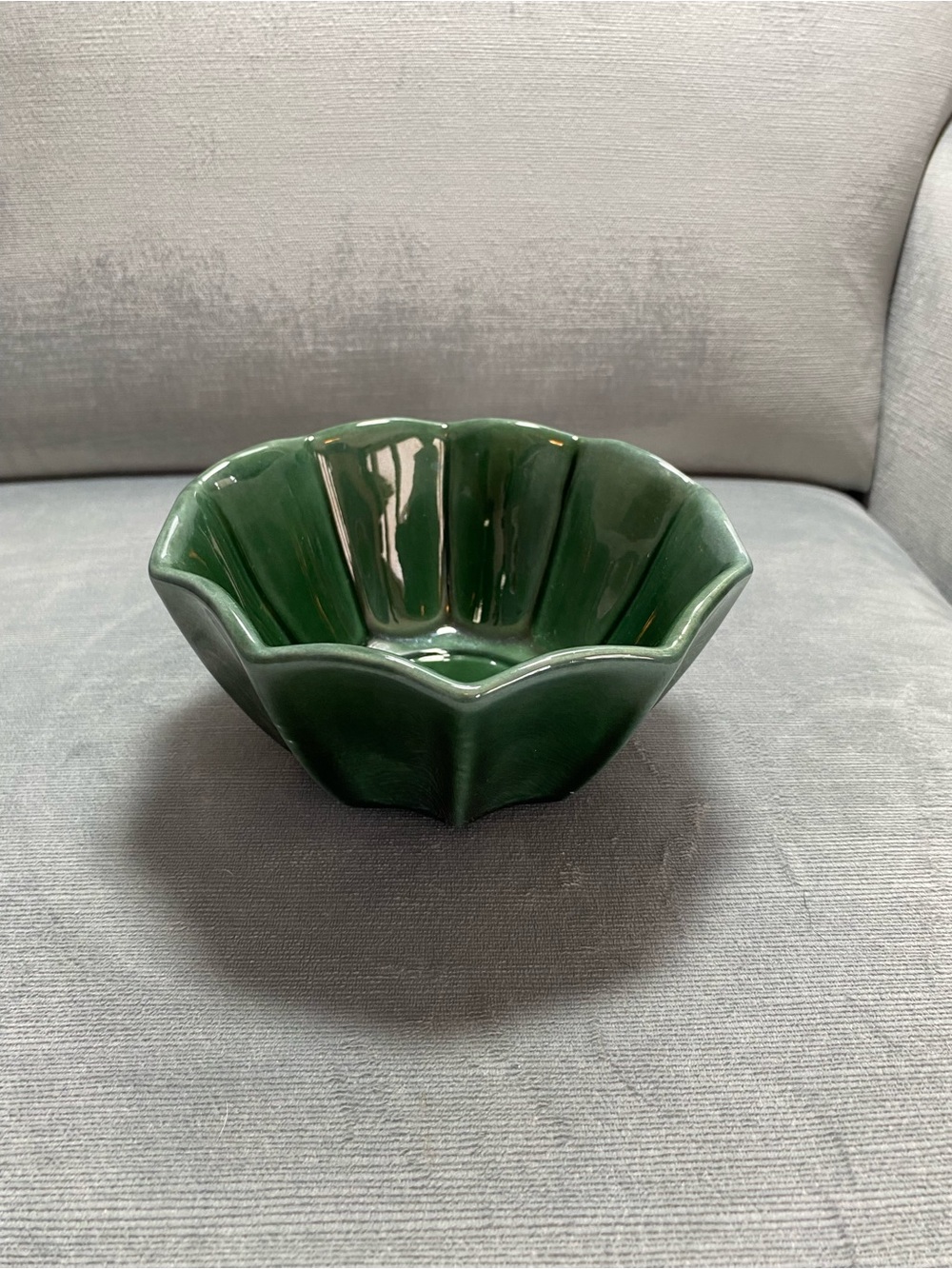 Vintage Hull Pottery F468 green EUC, ribbed exterior